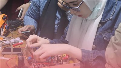 طلاب هندسة حلوان يتسابقون فى إنتاج روبوت لخدمة المرضى