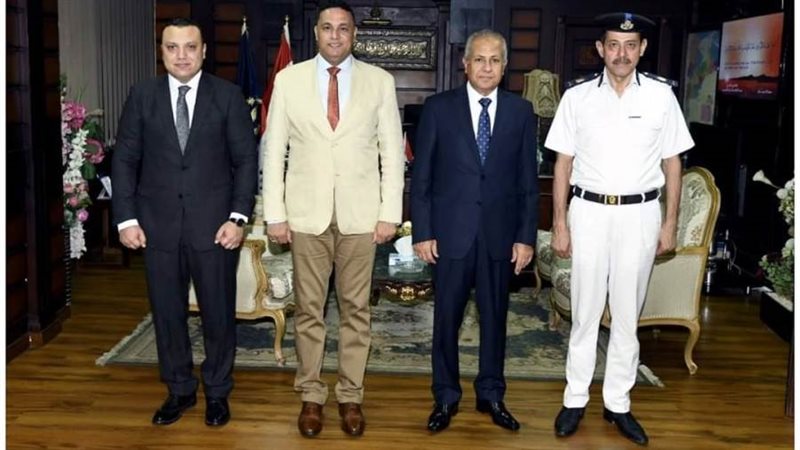 أثناء تقديم التهنئة