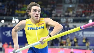 السويدي دوبلانتيس يحصد ذهبية القفز بالزانة في طوكيو