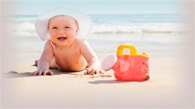  4 أشياء لا تنسيها عند الذهاب مع طفلك الرضيع للمصيف