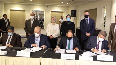 تشغيل شاشات مطارات القاهرة الدولى بالطاقة الشمسية