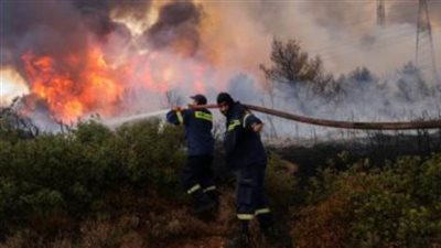 نقل عشرات اليونانيين إلى المستشفيات بسبب الدخان والحرارة نتيجة حرائق الغابات