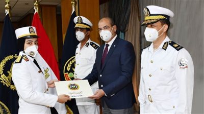  الداخلية تكرم طالبة بكلية الشرطة فازت بالمركز الثالث في مسابقة الطالبة المثالية 