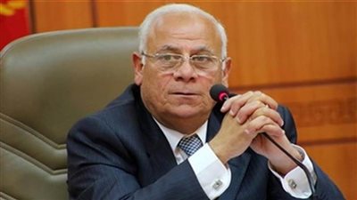 محافظ بورسعيد يتابع سير العمل بعدد من إدارات الديوان العام