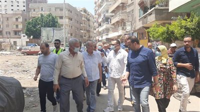 نائب محافظ الدقهلية ورئيس شركة المياه يتفقدان مشروع تطوير العشوائيات بالمنصورة 