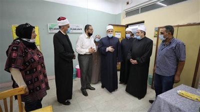 وكيل الأزهر يتفقد مراكز تصحيح الشهادة الثانوية