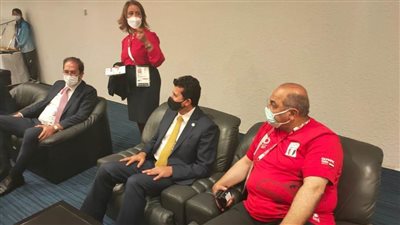 شاهد.. باخ وصبحي ومصطفى وحطب يتابعون مباراة منتخب اليد أمام إسبانيا على البرونزية