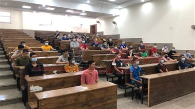 نائب رئيس جامعة بنها يتفقد أول أيام اختبارات القدرات بالكليات