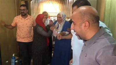 بالبكاء والدعاء.. فرحة هيستيرية لعائلة فريال أشرف بعد التتويج  بالذهبية 