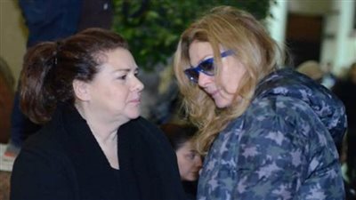 يسرا تعتذر عن عدم حضور جنازة دلال عبد العزيز