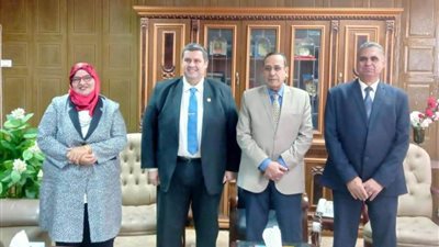 محافظ شمال سيناء يناقش الاستعداد للعام الدراسى الجديد 