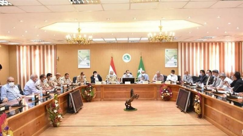 محافظ الشرقية خلال