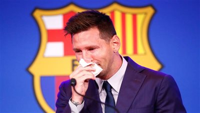 شاهد.. «ميسي» يودع برشلونة بالدموع