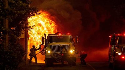 فقدان خمسة أشخاص في كاليفورنيا جراء الحريق 