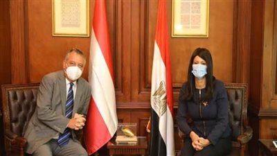 مصر والنمسا توقعان تمويلا لشراء معدات لصيانة السكك الحديدية