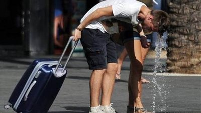 موجة حارة تضرب بريطانيا منتصف الشهر