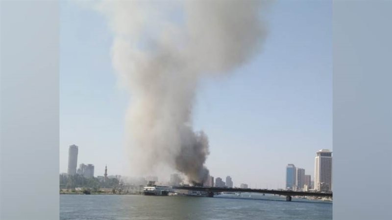 المركب السياحي المشتعل