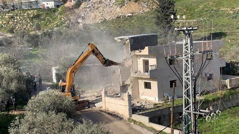 سلطات الاحتلال تهدم