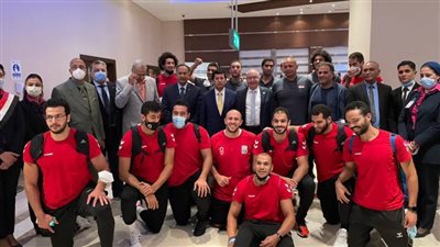 وزير الشباب يستقبل بعثة منتخب مصر لكرة اليد بمطار القاهرة