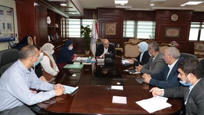 محافظ بني سويف يستجيب لمواطنة بنقل أبنائها من مدرسة خاصة لحكومية 