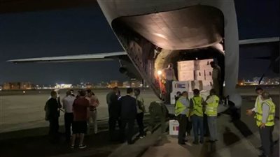 شاهد.. مطار القاهرة الدولي يستقبل 525 ألف جرعة من لقاح أسترازينيكا
