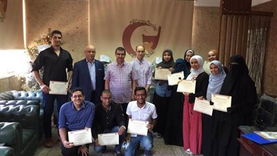 جامعة سوهاج تكرم الطلاب المتفوقين فى طوارئ الأطفال بكلية الطب البشري 