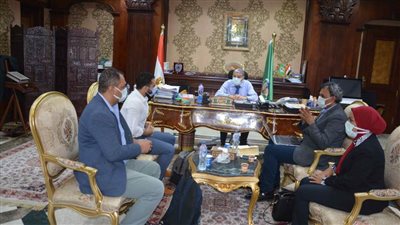  تنمية وتطوير صتاعة العسل الأسود والنباتات الطبية والعطرية بالمنيا