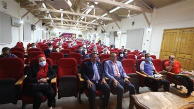 برنامج لإعداد طلاب الجامعات للقيادة