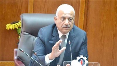 محافظ السويس يبحث سبل تطوير العمل الثقافي داخل المحافظة