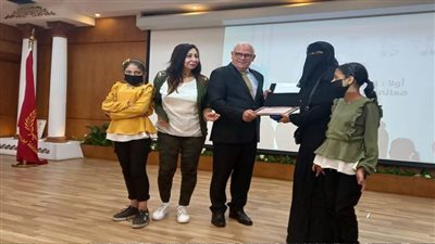 محافظ بورسعيد يُكرم السيدة 