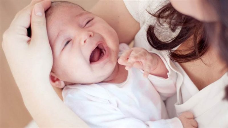 أسباب بكاء طفلك الرضيع