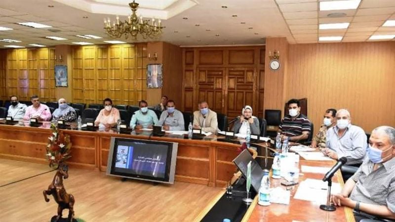 خلال إجتماع السكرتير