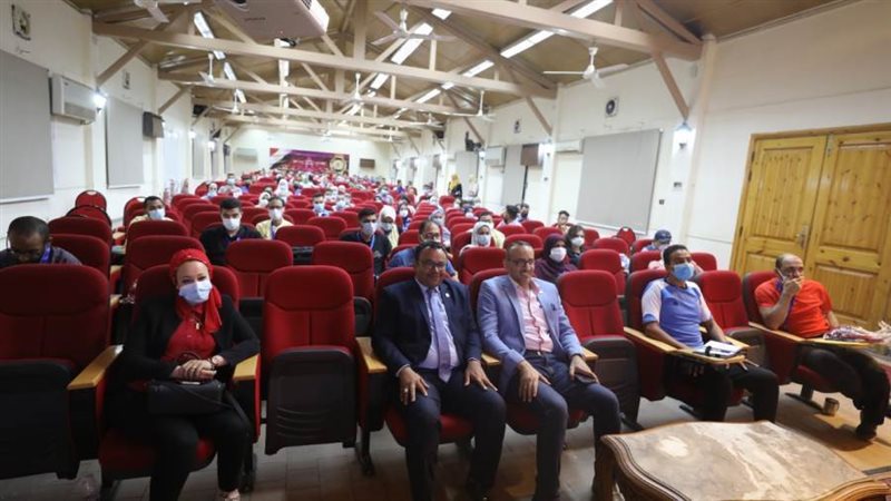 جانب من الندوات