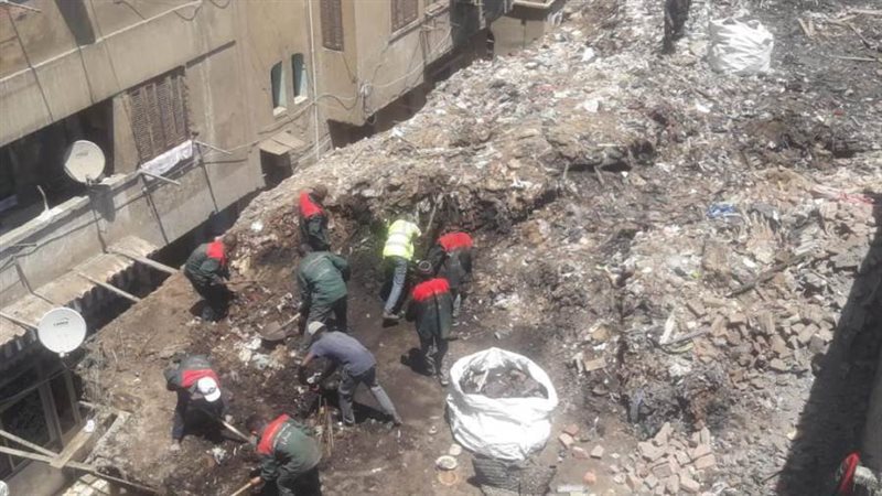 رفع قمامة أعلى سطح