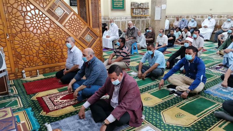 محافظ البحيرة يؤدى