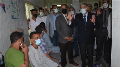 محافظ المنيا يتفقد مراكز تلقي لقاح كورونا لمتابعة سير العمل