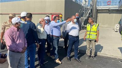 وزير الري ومحافظ بورسعيد يتفقدان محطة معالجة مياه 