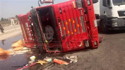 عاجل.. انقلاب سيارة نقل محملة أسمدة زراعية بـ”المنوفية“.. (صور) 