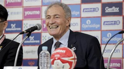 المستشار حسين فتحي يهنئ الدكتور حسن مصطفي