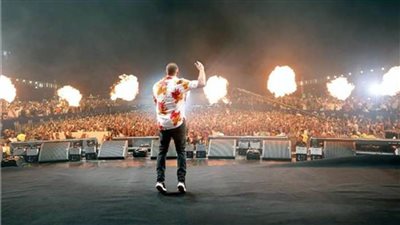 عاجل| مصدر أمنى ينفي إطلاق الشرطة قنابل مسيلة للدموع بحفل عمرو دياب