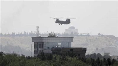 إنزال العلم الأمريكي وإغلاق سفارة واشنطن في كابول بعد 20 عاما من الحرب