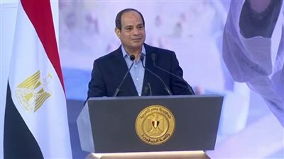 الرئيس السيسي يكرم عددًا من النماذج المشاركة في المشروعات القومية للإسكان