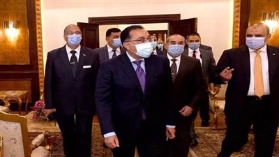 رئيس الوزراء يستقبل رئيس وزراء الصومال بمطار القاهرة