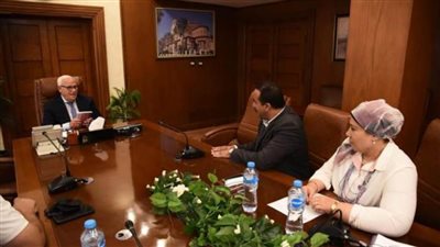 محافظ بورسعيد يتابع تنفيذ الأنشطة الثقافية بالمحافظة