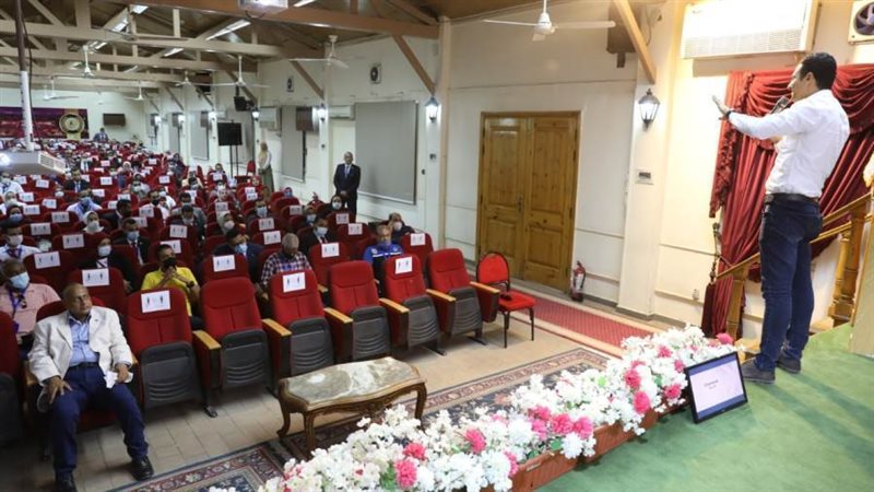 طلاب الجامعات أثناء