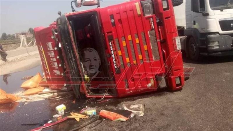 انقلاب سيارة محملة