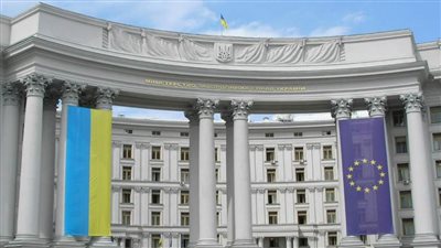 الخارجية الأوكرانية تتعهد بإجلاء 12 أوكرانيًا عالقًا بقاعدة عسكرية في أفغانستان