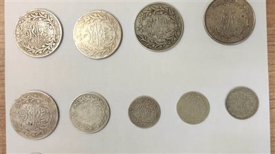 ضبط 34 عملة أثرية مع راكب بمطار القاهرة الدولي