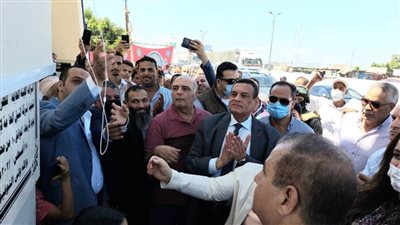 محافظ البحيرة يفتتح كوبرى مشاة أعلى الطريق الزراعى بقرية أبو  زهرة بكفر الدوار