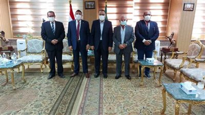 محافظ الشرقية يلتقي وفدًا من جمعية مستثمرى العاشر من رمضان 